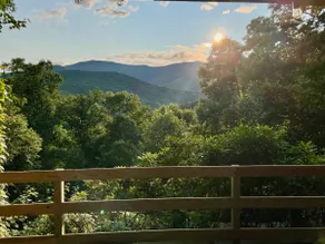 Cozy mountain home with amazing views near hiking - Image 2