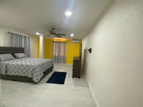 Gentlemen's Suite - 3 Bedroom - Image 2