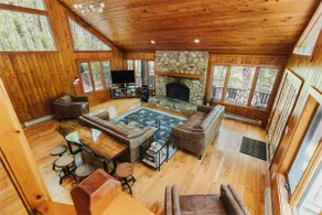 Cozy 5-bedroom home for large gatherings. - Image 2