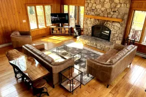 Cozy 5-bedroom home for large gatherings. - Image 3