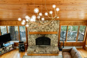 Cozy 5-bedroom home for large gatherings. - Image 4