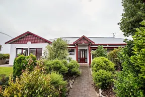 Sea Breeze - Spacious home with lovely ocean views - Image 3