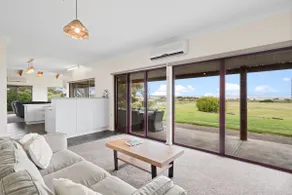 Sea Breeze - Spacious home with lovely ocean views - Image 5