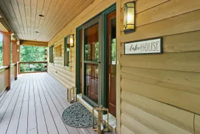 Beautiful Luxury Lake House Log Cabin 4 bed 3 bath - Image 2