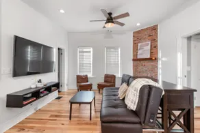 Walkable HydePark 4Bd|2 1st flr ensuite|LngDrivewy - Image 5