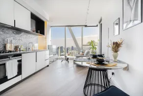 Prestigious 1B apt w stunning harbour view - Image 2