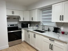 Spacious & Central Location- Ground-Level Suite - Image 4