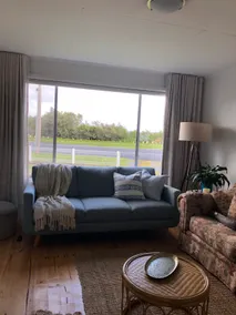Beach Front House in Inverloch - Image 3
