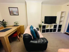 King size bed Fast Wi Fi, Garden space, parking, - Image 3