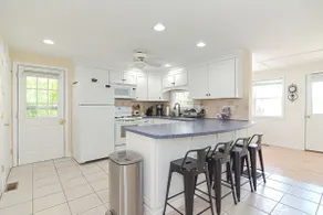 Blue Breeze - Private lakefront w/ Hot Tub - Image 5