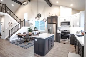 New Modern Townhouse, only short walk to the beach - Image 4