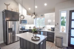 New Modern Townhouse, only short walk to the beach - Image 2