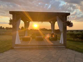 Farm House Oasis: Hot Tub, Pool, Horses, sleeps 12 - Image 3