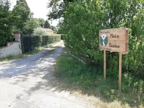 Country cottage with pool - Image 2