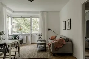 Bright Flat w/ Balcony in Quiet, Central District - Image 5
