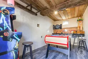 Character house with game room for 10 people - Image 3