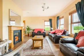 Countryside Home | Pet-Friendly | Sleeps 8 - Image 2