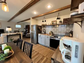 Lakeside 3 bedroom cottage with fireplace - Image 5