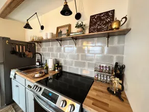 Lakeside 3 bedroom cottage with fireplace - Image 2