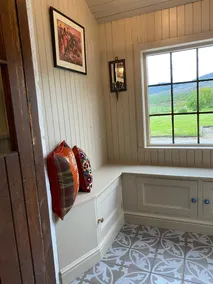 Quirky Highland Cottage with Stunning Views - Image 3