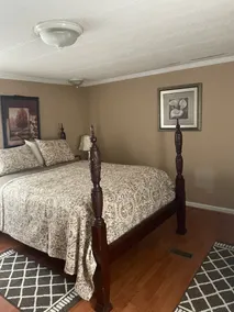 Exquisite Cottage 14 Miles Away from Beach - Image 2