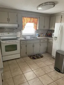Exquisite Cottage 14 Miles Away from Beach - Image 4