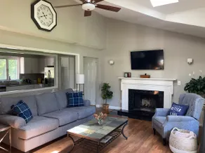 Lakeside SARAndipity: Sleeps 8 w/ outdoor spaces! - Image 3