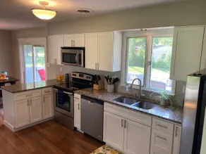 Lakeside SARAndipity: Sleeps 8 w/ outdoor spaces! - Image 5