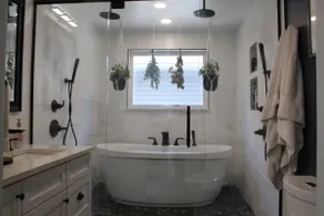 Modern Full Home: Hot Tub, Updated Kitchen & Bath - Image 2