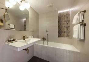 Executive suite with balcony and SPA access - Image 3