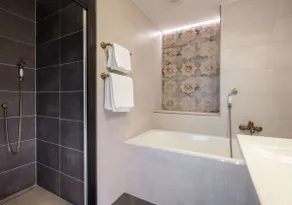 Executive suite with balcony and SPA access - Image 5