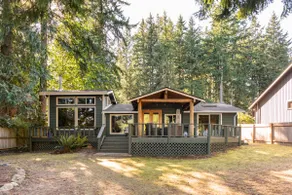 Charming Lakefront Log Cabin - Image 5