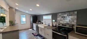 Beautiful 2 Bedroom Home in the Heart of North Bay - Image 2