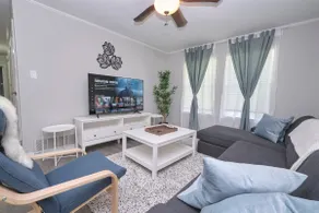 Delightful, cozy, King bed, free Wi-Fi & parking - Image 2