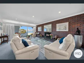 Huge luxurious home - Stunning Water Vista - Image 2