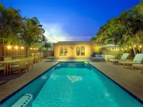 Modern Coastal Home With Separate Studio & Heated Pool near Beach, Golf & Dining - Image 2