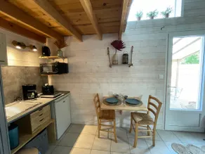 Adorable guest house in the heart of the Marais. - Image 2