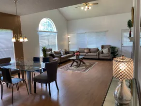 Cozy & Centrally Located 4 Bedroom House In Plano - Image 5