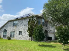 Cozy & Centrally Located 4 Bedroom House In Plano - Image 4