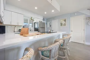 Gorgeous lagoon-front 2BR Townhouse with 2 pools - Image 5