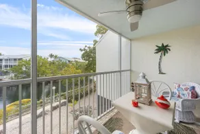 Gorgeous lagoon-front 2BR Townhouse with 2 pools - Image 4
