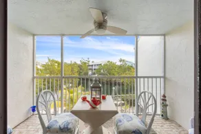 Gorgeous lagoon-front 2BR Townhouse with 2 pools - Image 3