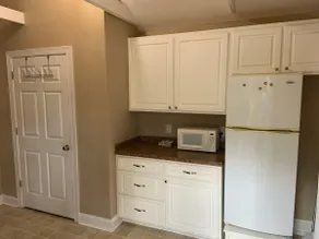 The Caddie’s Cottage, a cozy golf retreat. - Image 4