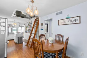 Cottage right on the lake; 2 separate properties available! - Image 4
