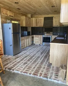 Cozy 3 Bedroom Cabin with Fireplace - Image 2