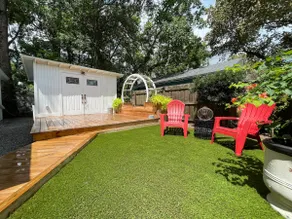 Stylish Bungalow Near Dining,Parks & Entertainment - Image 2