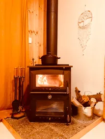 Amongst the Stars: Cosy 2-Bedroom Cottage - Image 3