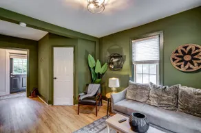 Cozy Dark & Moody Home New Reno 10 mins to Lanc - Image 3