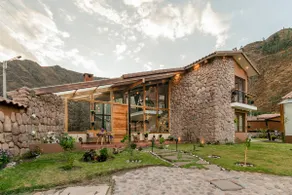 Hummingbird refuge in the Sacred Valley of the Incas - Image 2
