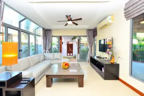 Phuket 3 bed villa Cozy Conv in core location - Image 3